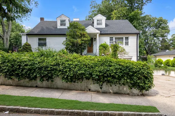 257 Schenck AVE, Great Neck, NY 11021