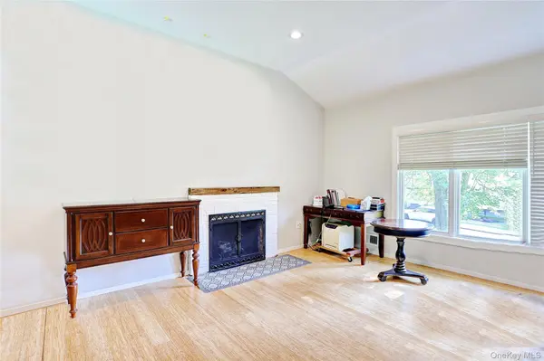561 Babbling Brook LN, Valley Cottage, NY 10989