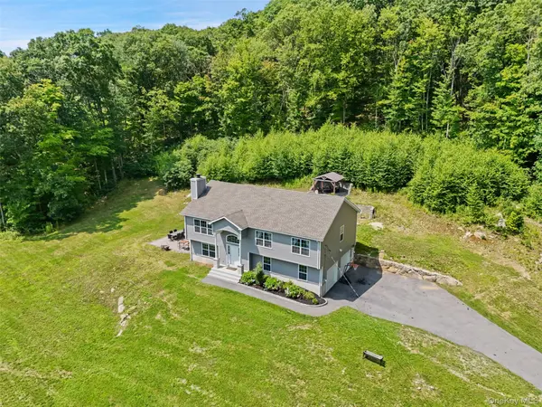 71 Hitchcock Hill RD, Mahopac, NY 10541