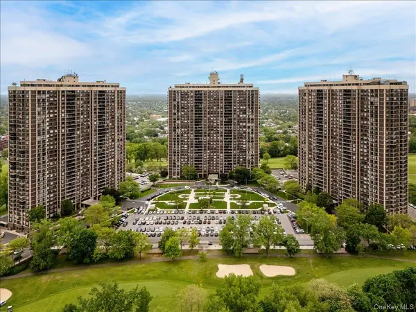 270-10 Grand Central Pkwy #3F, Floral Park, NY 11005
