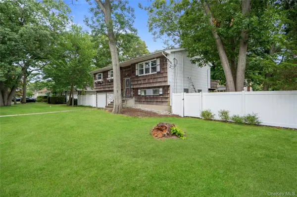 8 Rodney AVE, Islip Terrace, NY 11752