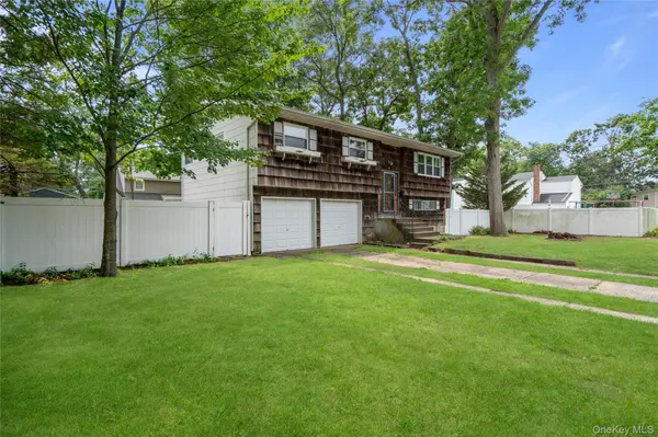 8 Rodney AVE, Islip Terrace, NY 11752