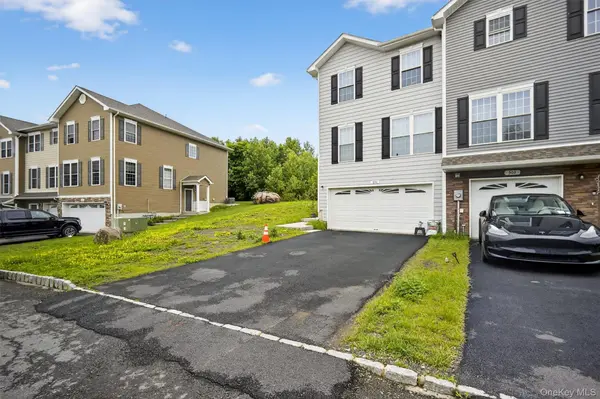 501 Iron Forge LN, New Windsor, NY 12553