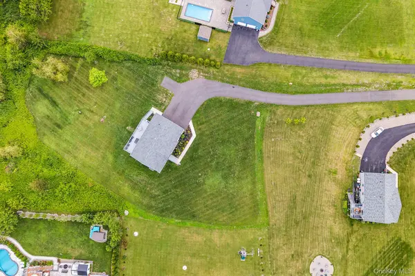 21 Meadow View DR, Marlboro, NY 12542