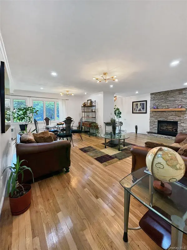94 Massapequa AVE, Massapequa, NY 11758