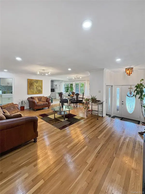 94 Massapequa AVE, Massapequa, NY 11758