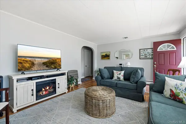 277 Howell AVE, Riverhead, NY 11901