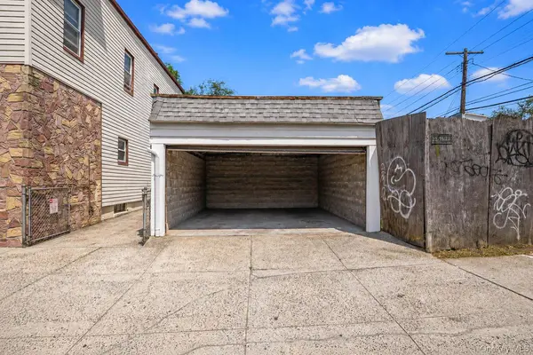 122-15 23rd AVE, College Point, NY 11356
