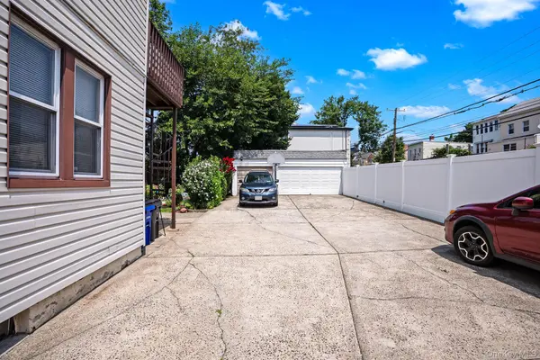 122-15 23rd AVE, College Point, NY 11356
