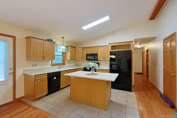 27 Elbert RD, Wurtsboro, NY 12790