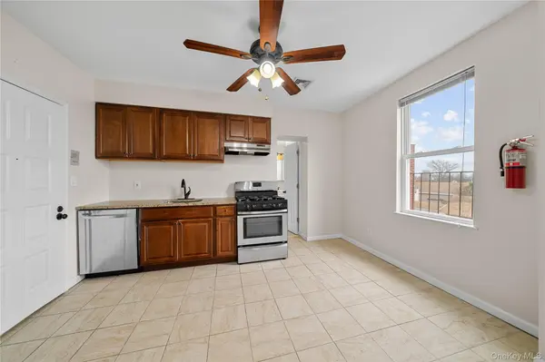 402 Jericho TPKE #4, New Hyde Park, NY 11040