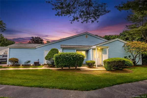 302 Bentley CT, Saint James, NY 11780