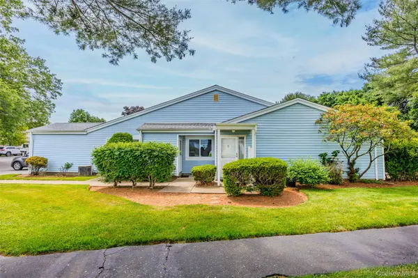 302 Bentley CT, Saint James, NY 11780
