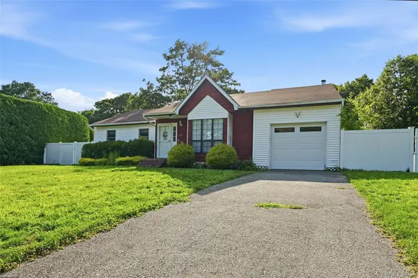 57 Marc DR, Ridge, NY 11961