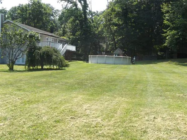 185 Ring RD, Salt Point, NY 12578