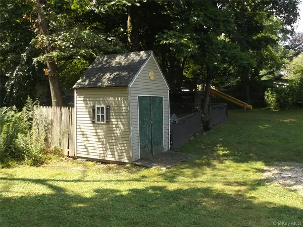 185 Ring RD, Salt Point, NY 12578