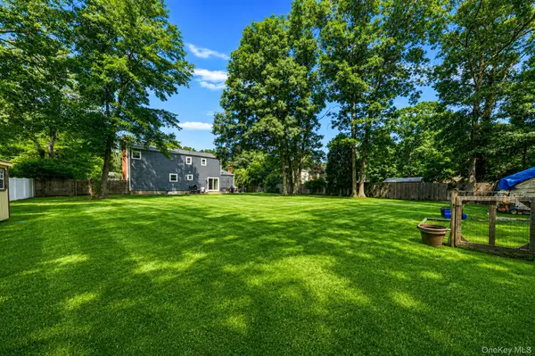 10 Turnpike BLVD, Middle Island, NY 11953