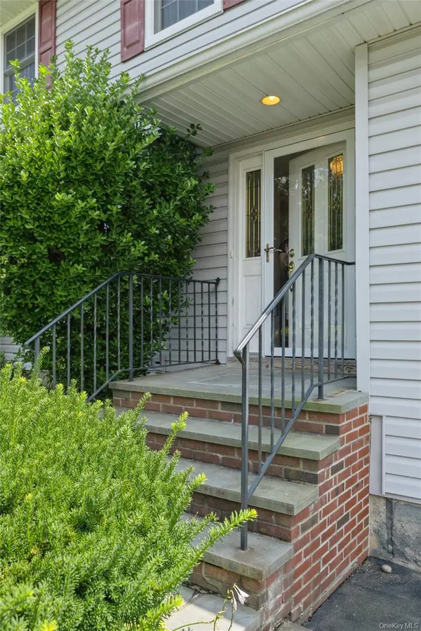 35 Sherman ST, Huntington, NY 11743