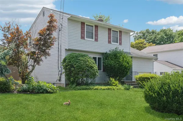 35 Sherman ST, Huntington, NY 11743