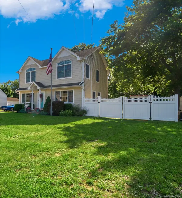 1228 Hyman AVE, Bay Shore, NY 11706