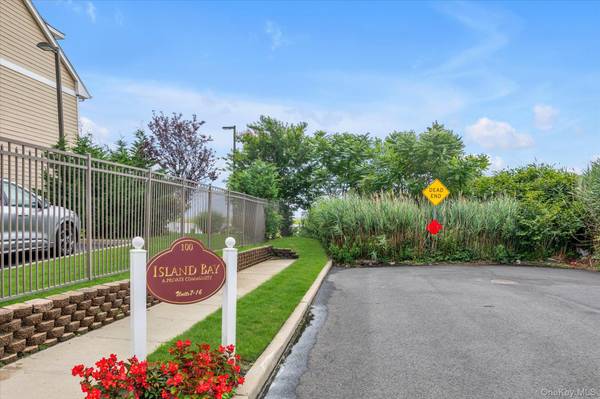 100 Empire BLVD #13, Island Park, NY 11558
