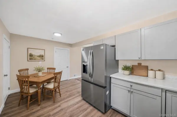 948 Walker ST, Bellport, NY 11713