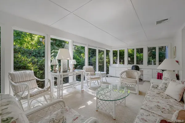 90 Locust LN, Northport, NY 11768