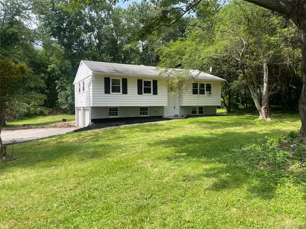 15 Vandewater DR, Wappingers Falls, NY 12590