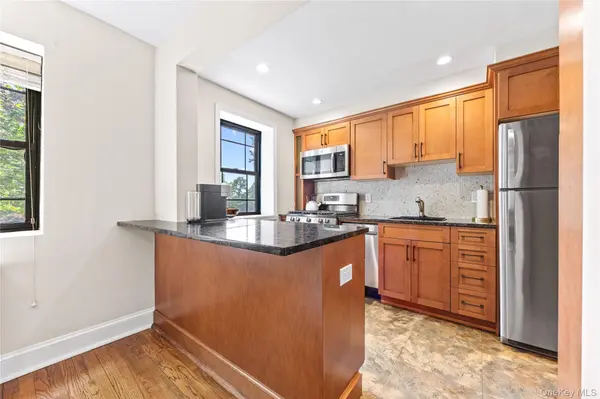 20 Manchester RD #2L, Eastchester, NY 10709