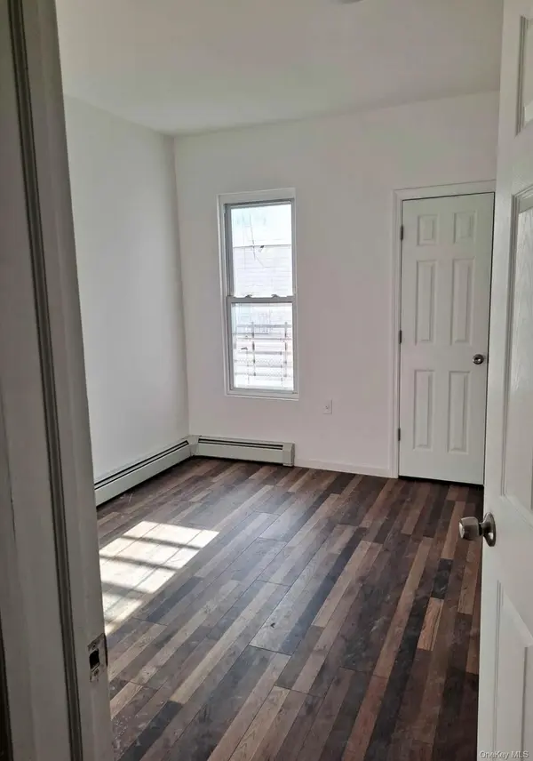 14-04 Dickens ST, Far Rockaway, NY 11691