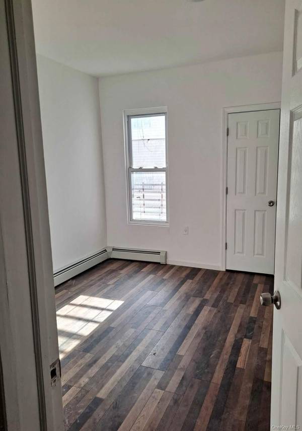 14-04 Dickens ST, Far Rockaway, NY 11691