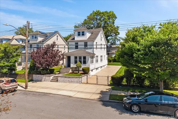 216-21 132ND AVE, Laurelton, NY 11413