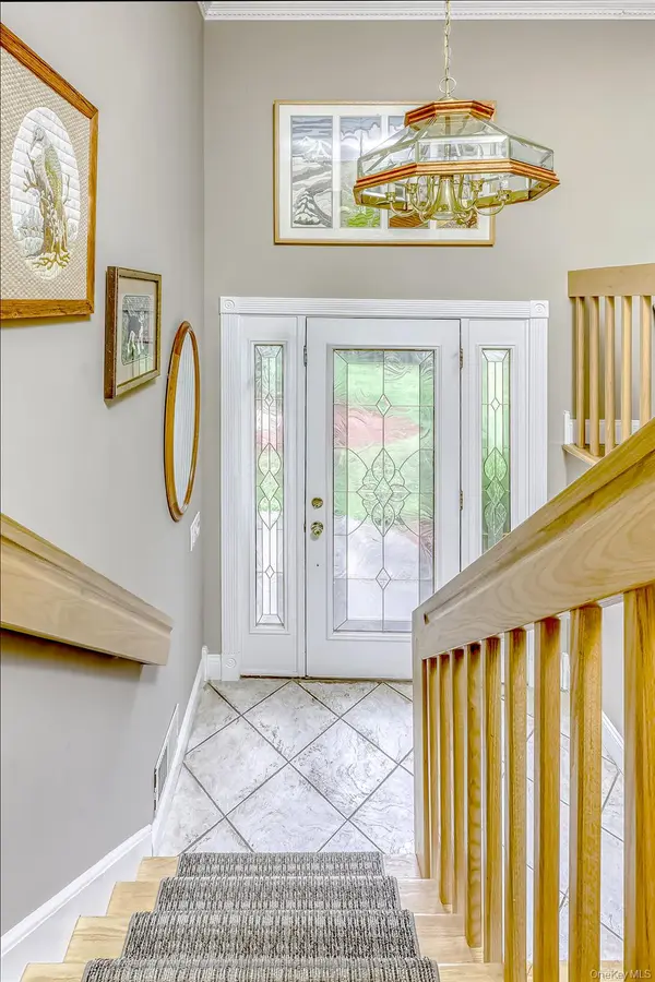 9 Blossom RD, Suffern, NY 10901