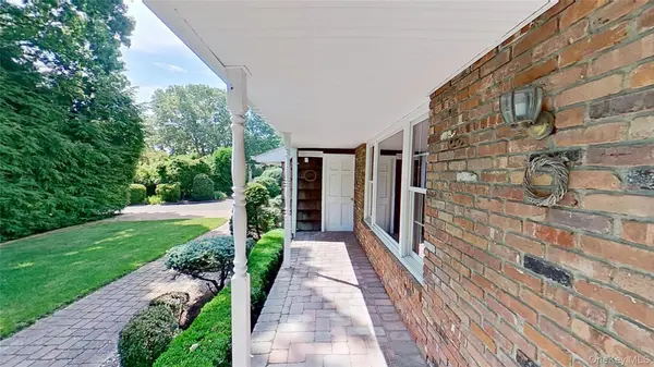76 Helme AVE, Miller Place, NY 11764