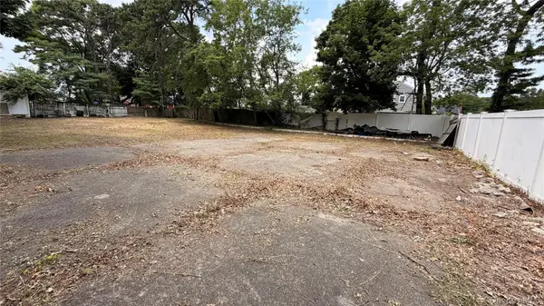 Johnson ST, Amityville, NY 11701