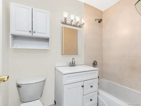25 Trinity PL #3J, New Rochelle, NY 10805