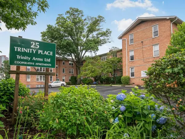 25 Trinity PL #3J, New Rochelle, NY 10805