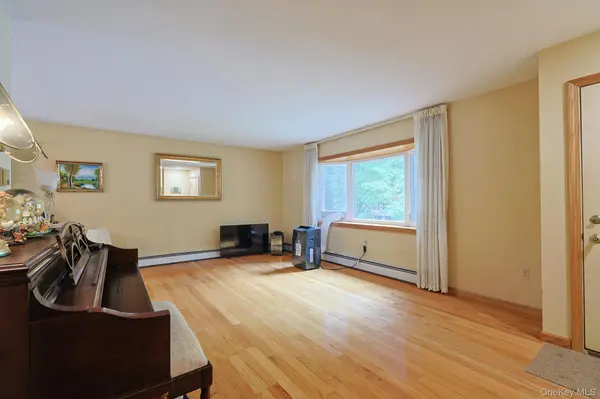 26 Rockwood DR, Newburgh, NY 12550