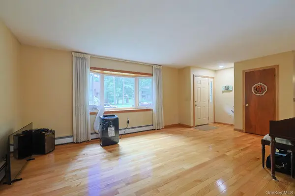 26 Rockwood DR, Newburgh, NY 12550