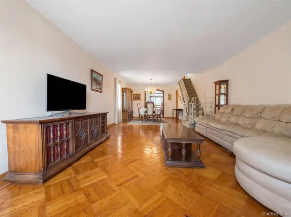 6424 80th AVE, Ridgewood, NY 11385