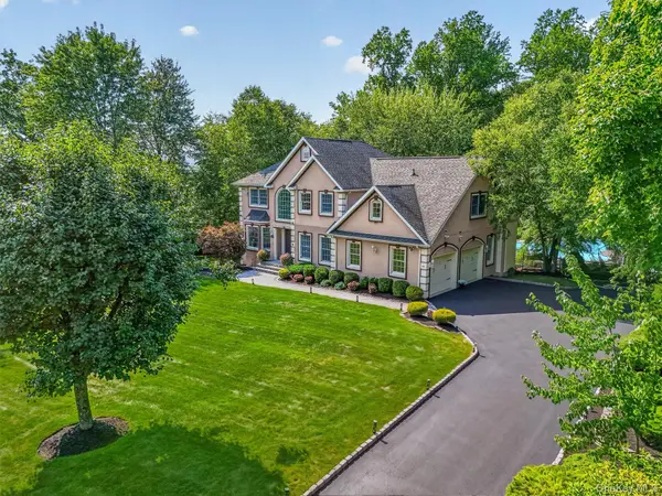 44 Greenwich AVE, Central Valley, NY 10917