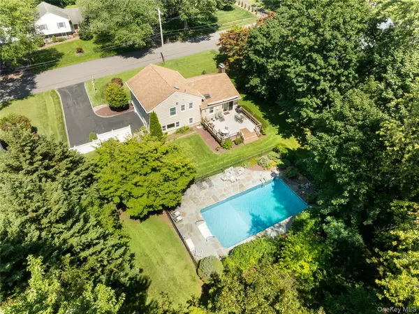 12 William Penn DR, Stony Brook, NY 11790