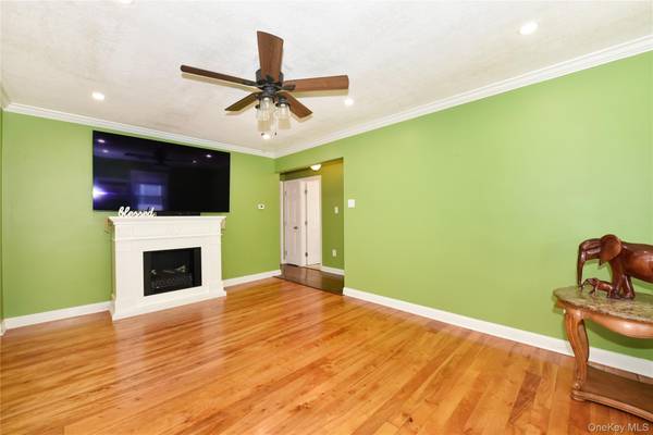 592 Winthrop AVE, Bellmore, NY 11710
