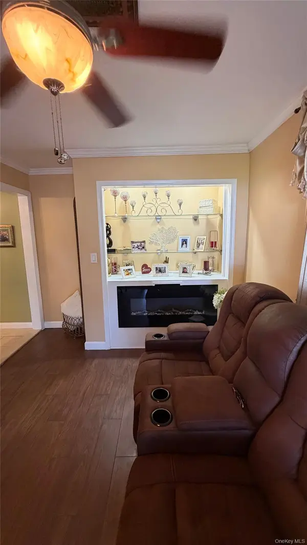 75 Maplewood AVE, Hempstead, NY 11550
