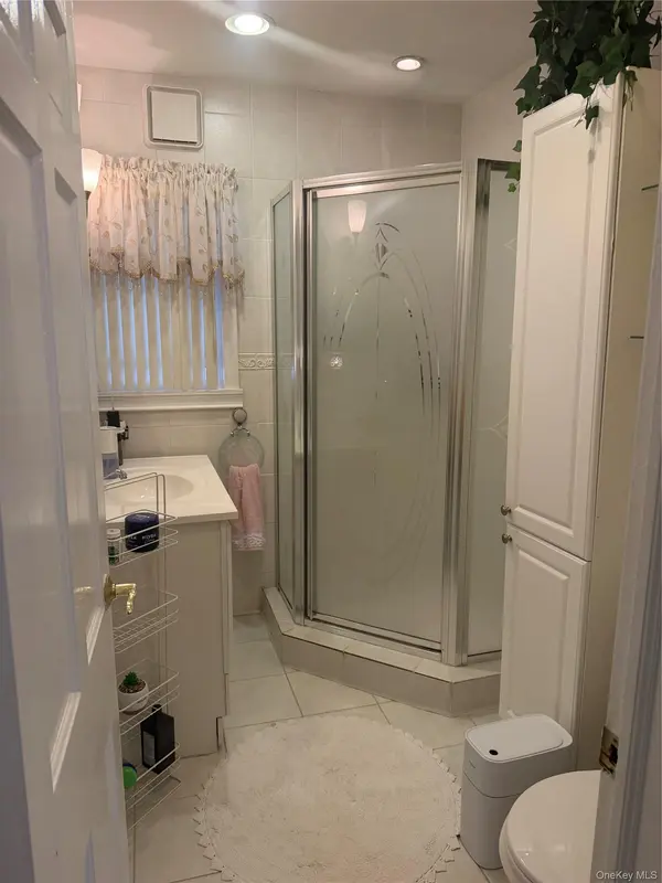 75 Maplewood AVE, Hempstead, NY 11550