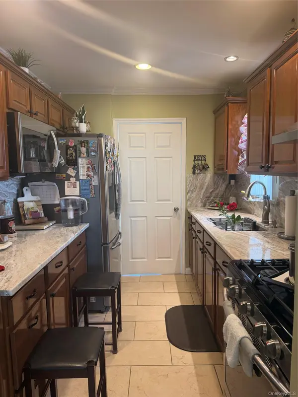 75 Maplewood AVE, Hempstead, NY 11550