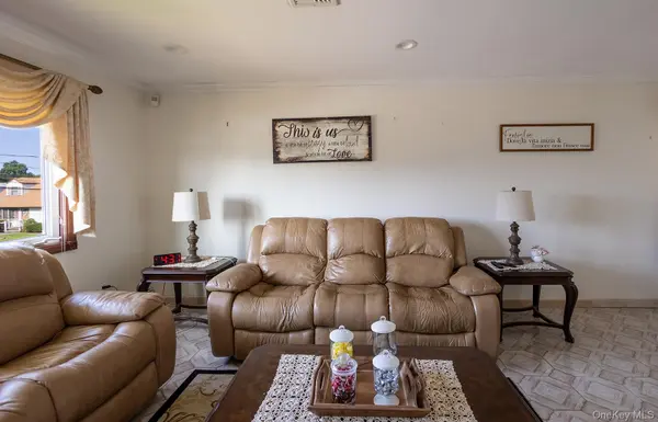 222 N Pine ST, Massapequa, NY 11758