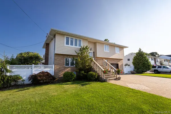 222 N Pine ST, Massapequa, NY 11758