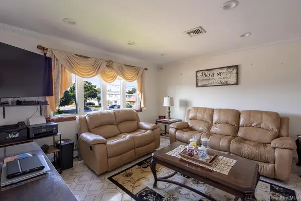 222 N Pine ST, Massapequa, NY 11758