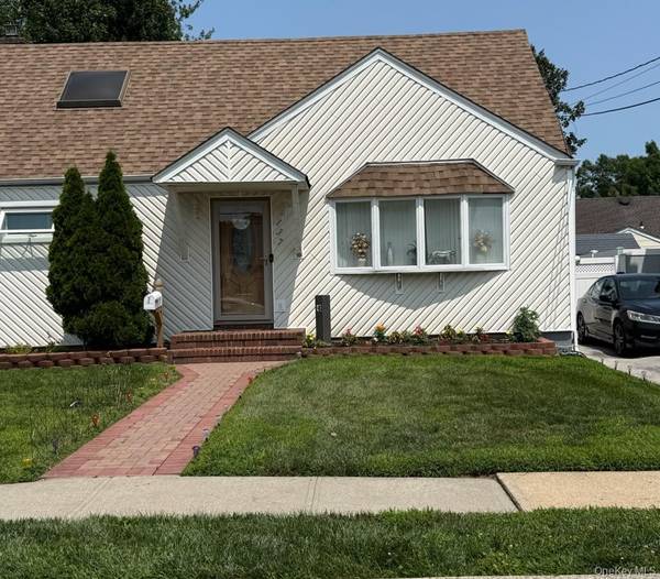 137 Walton AVE, Uniondale, NY 11553